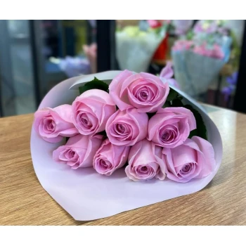 9 нежных роз